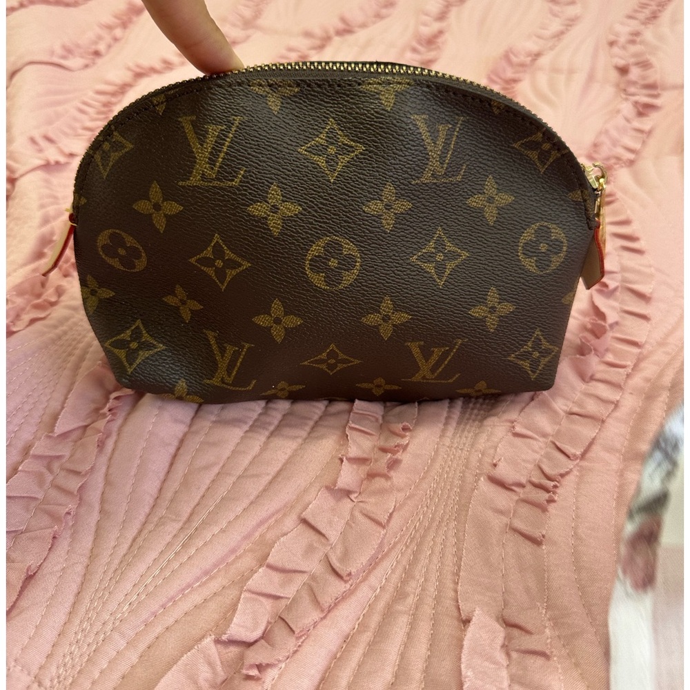 Mini makeup pouch